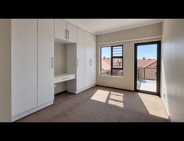 3 BEDROOM TOWNHOUSE FOR SALE IN WILD OLIVE ESTATE